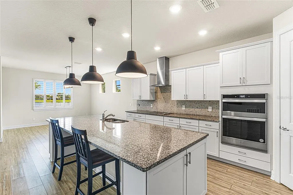 3 bed, 3.0 bath, 2496 sqft, $2,800 — Photo 3