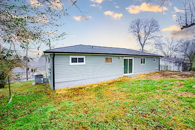 733 Roberta Dr — Photo 16