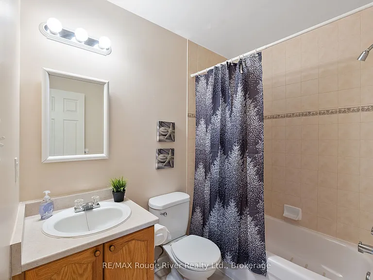 795 Munson Cres — Photo 17