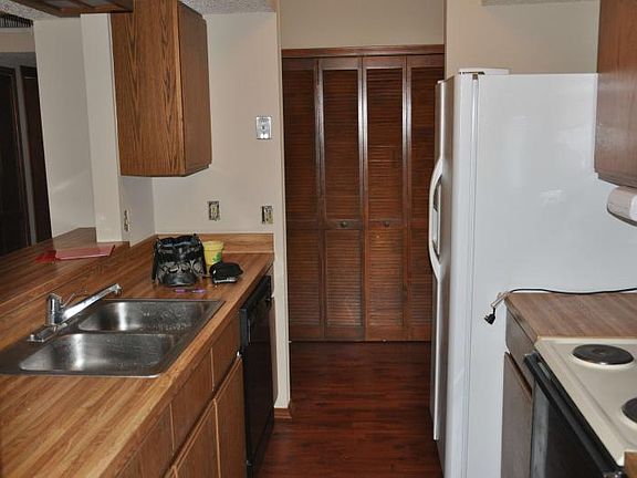 4th image of 9585 Villiers Dr S