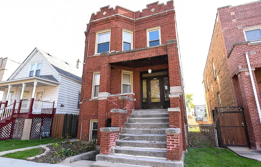 5141 W Roscoe St — Photo 1
