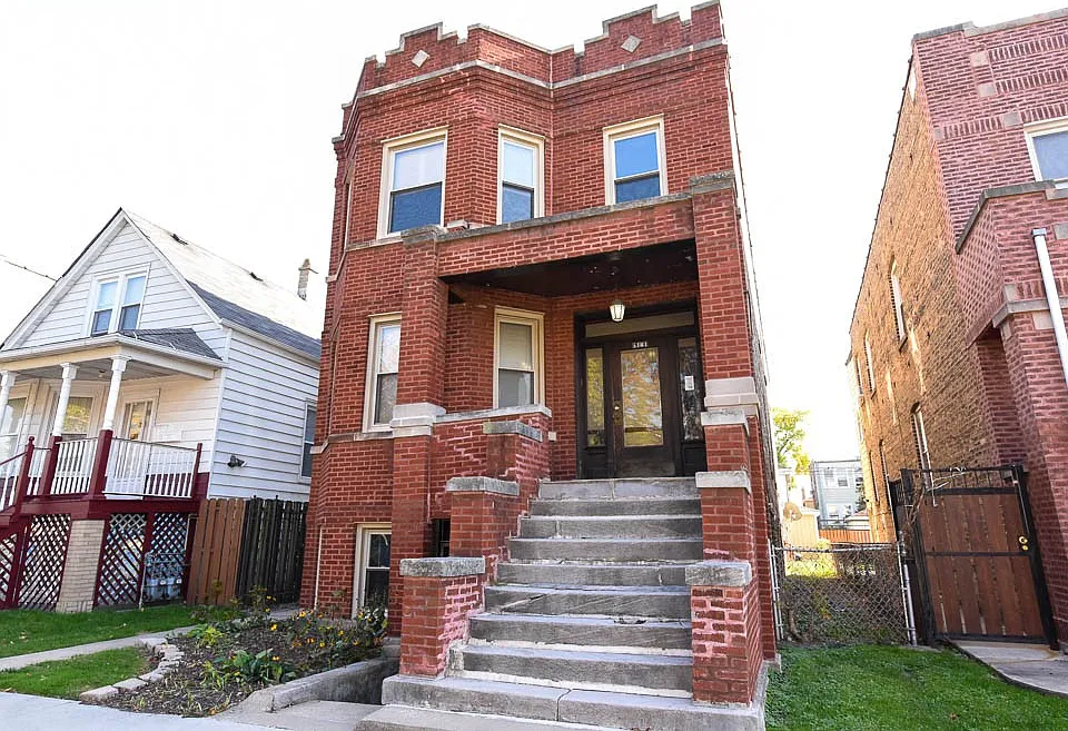 5141 W Roscoe St #2F
