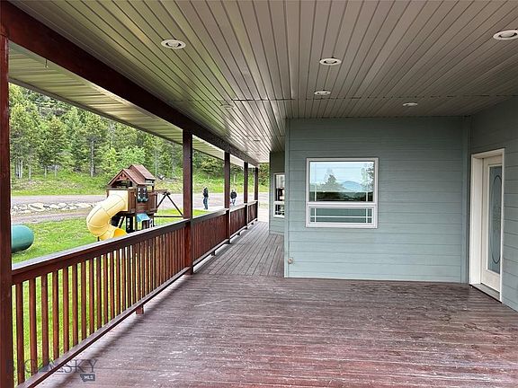 4th image of 102 Deer Ln