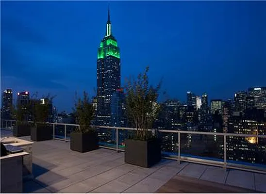 Rented by Warburg | media 10