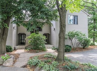 171 Timber Ridge Ln APT D, Lake Barrington, IL 60010