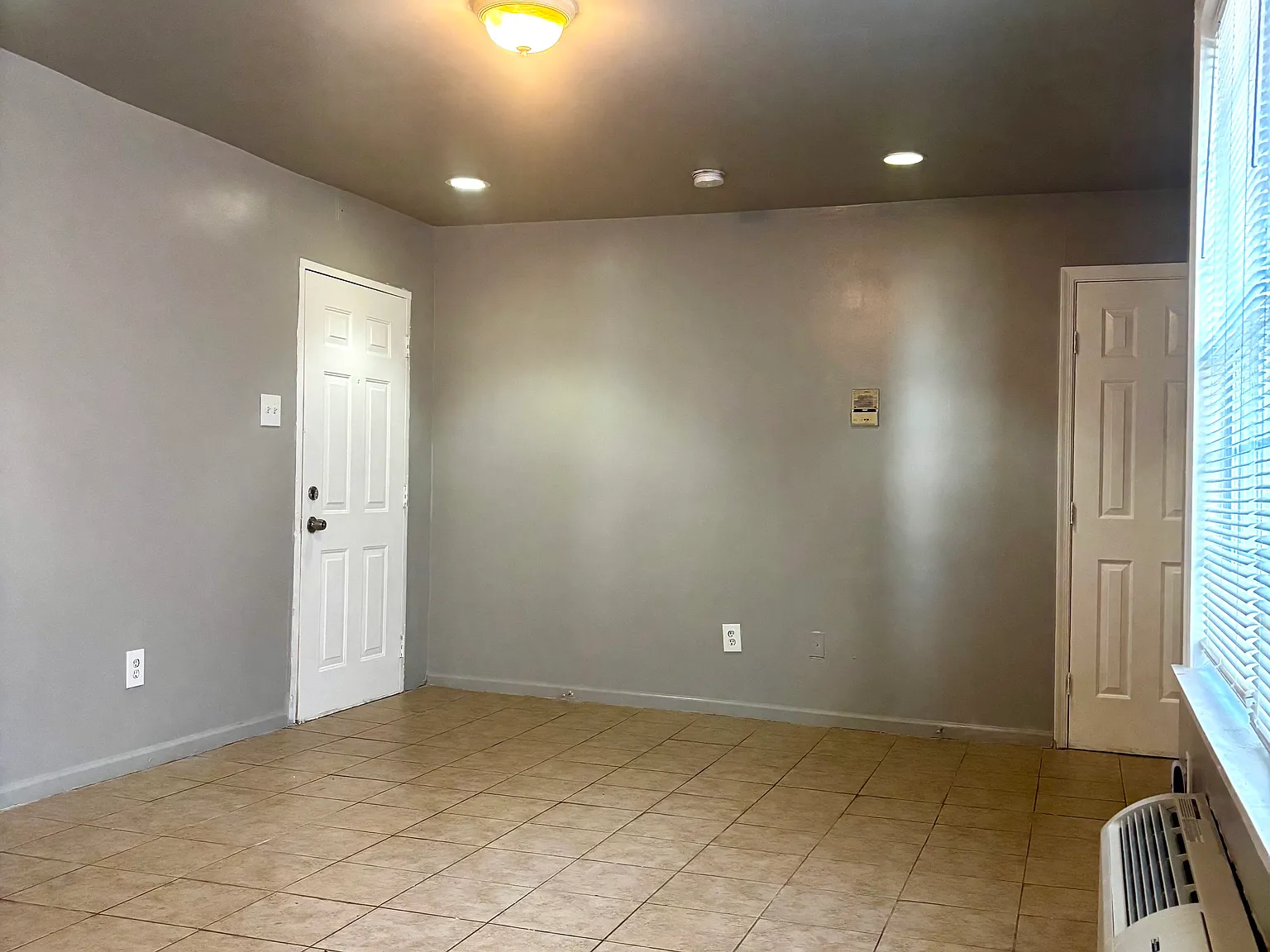 Studio, 400 sqft, $1,500 — Photo 4