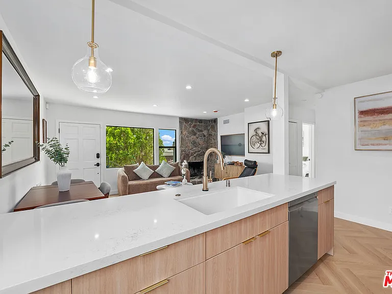 2045 Paramount Dr — Photo 11