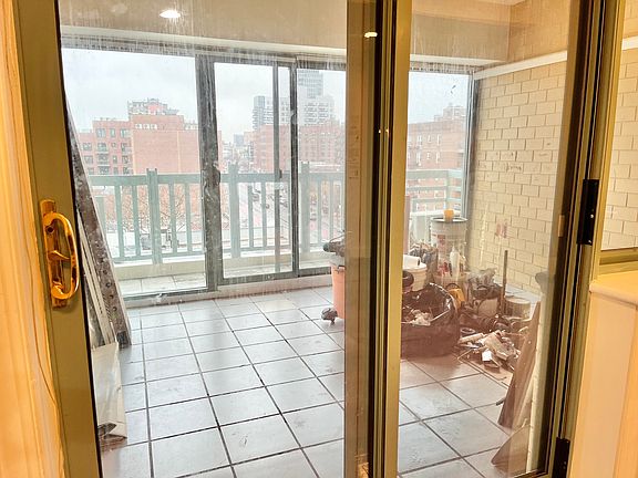 Enclosed/screened in balcony