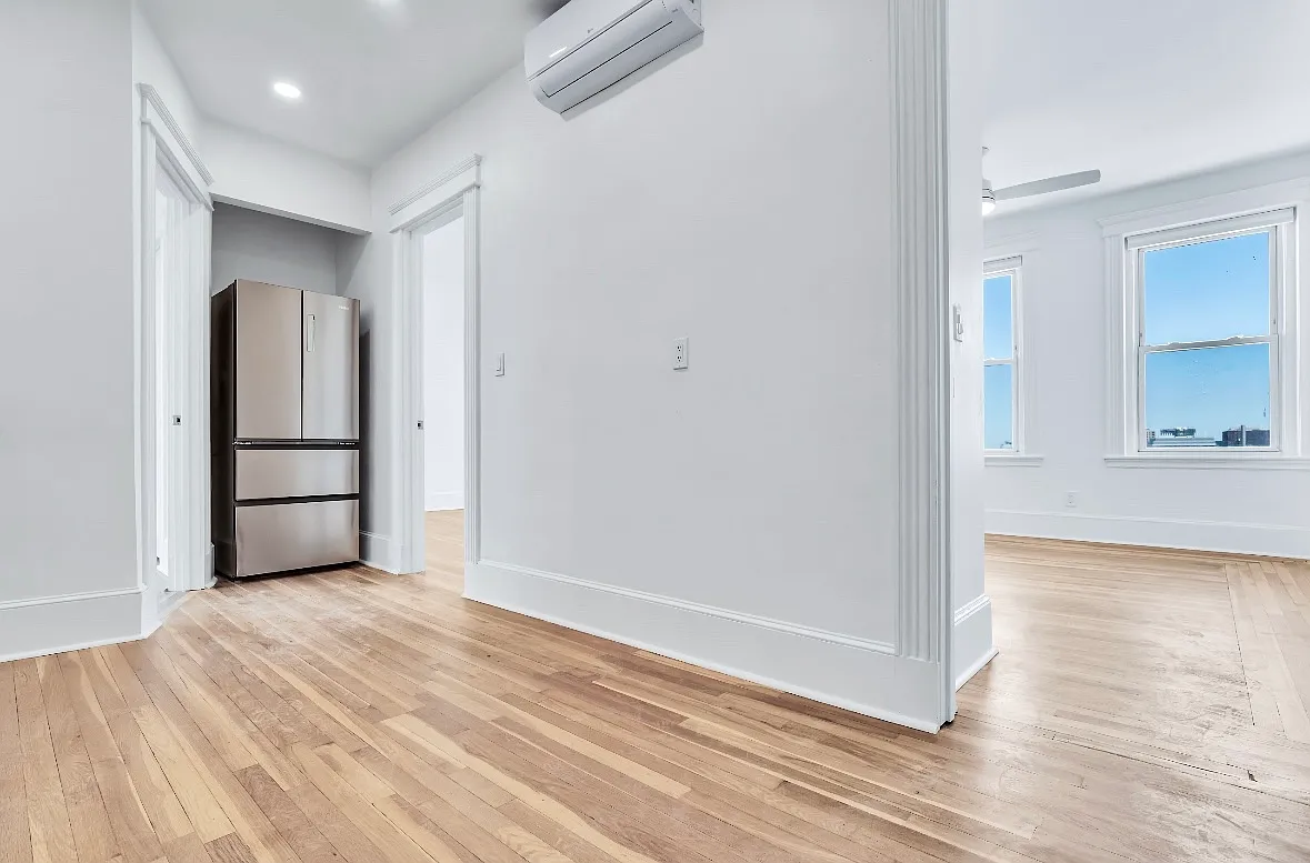 2 bed, 800 sqft, $4,200 — Photo 3