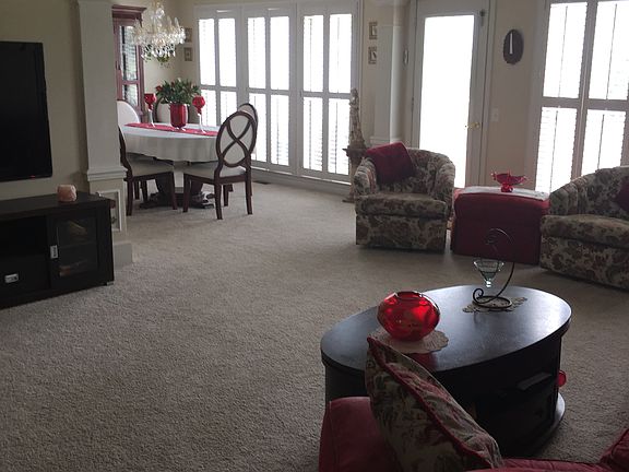 Living Room w Dining Room