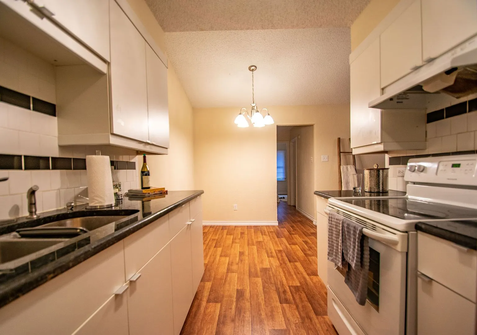 Charming Half-Duplex in Fairmount with Garage! — Photo 4