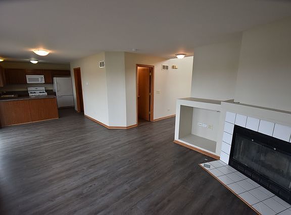4th image of 5755 Lake Pointe Dr