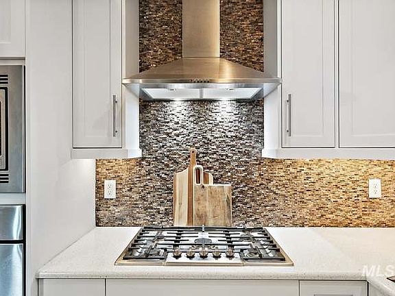 3rd image of 1267 E Spinnaker Ln