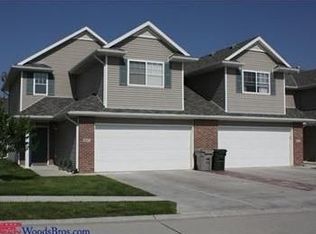 6027 Windhaven Dr, Lincoln, NE 68512