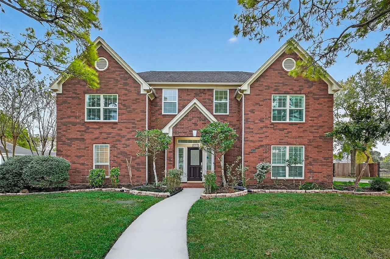 5 bed, 3.5 bath, 3622 sqft, $3,600 — Photo 1