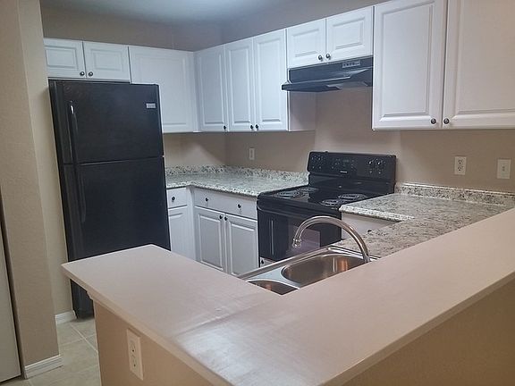 3rd image of 10336 Summerview Cir