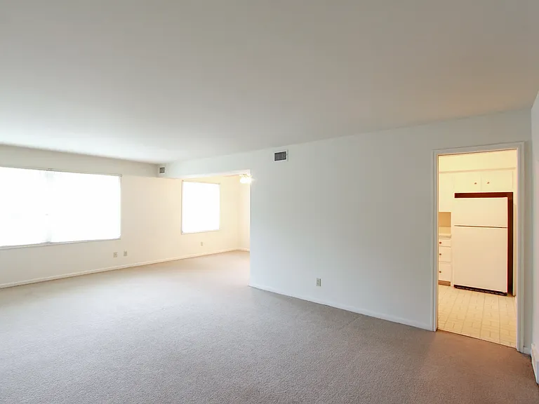 Heritage Apartments — Photo 9
