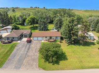 20 62nd St SW, Minot, ND 58701