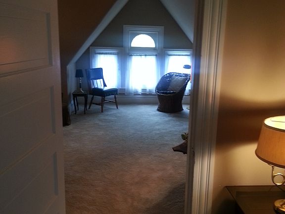 3rd floor-2 bedrooms