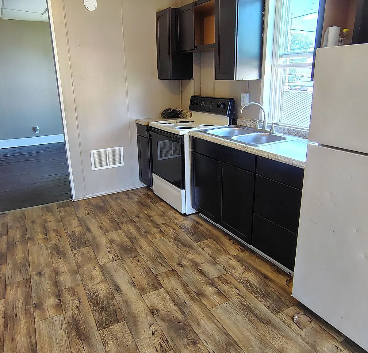 3 bed, 1101 sqft, $1,050 — Photo 3