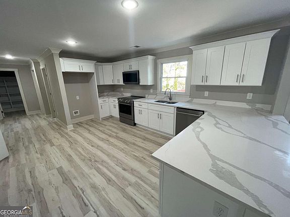 5th image of 21 Ridgeview Dr