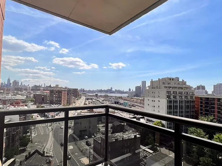 551 Observer Hwy #14D — Photo 29