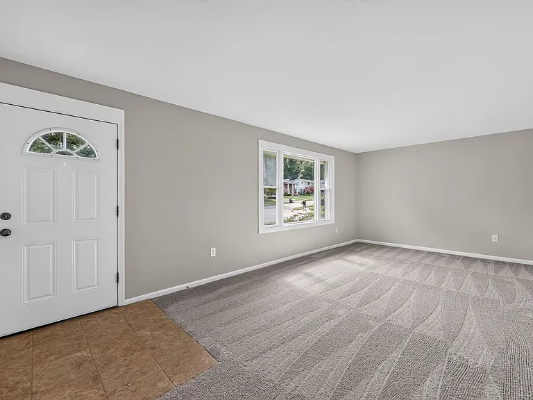 4898 Wheatstone Dr — Photo 5
