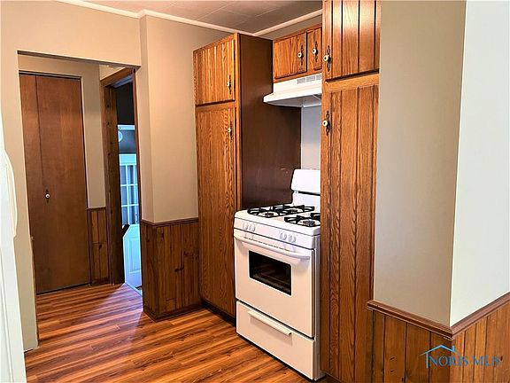 4th image of 713 Hanson St