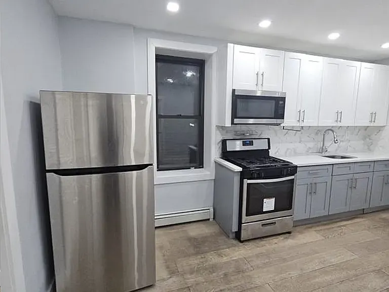 325 Avenue E #3 — Photo 1