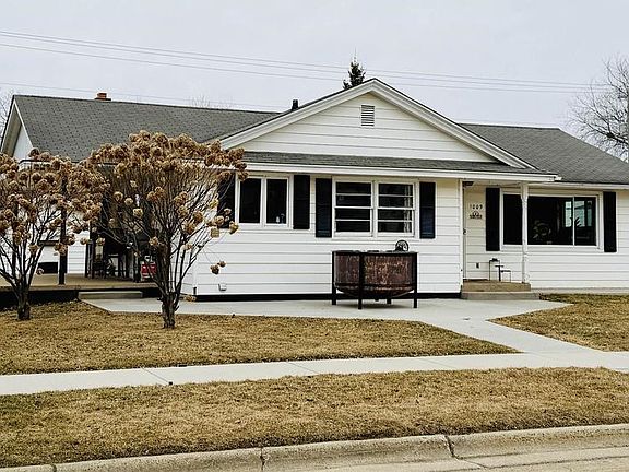 2nd image of 1009 30th Avenue