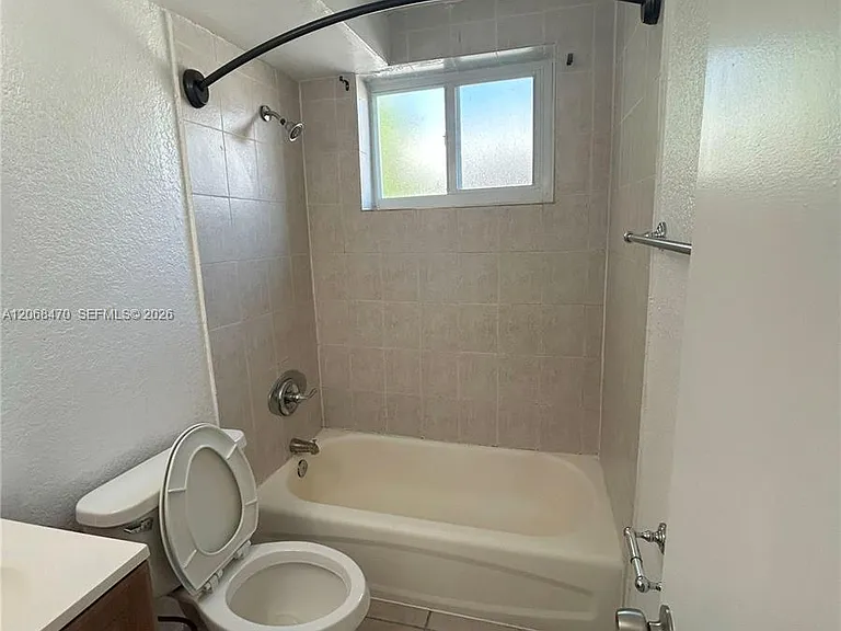 5814 NE 4th Ct #7 — Photo 14