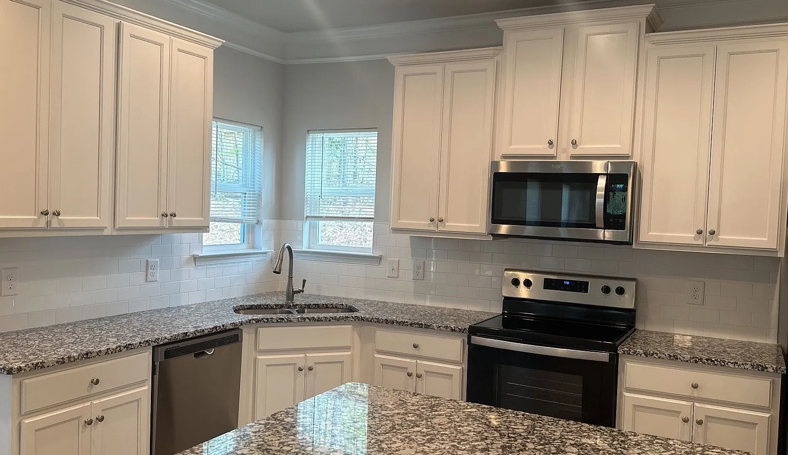 Spacious 4BR/3BA Home in Laurel Cove with Guest Suite on Main! — Photo 2