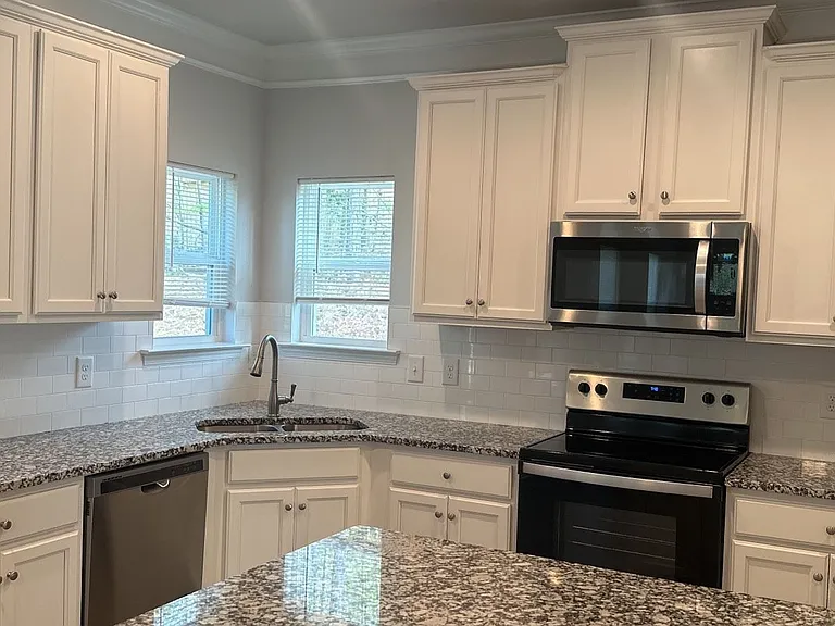 970 Laurel Cove Dr — Photo 2