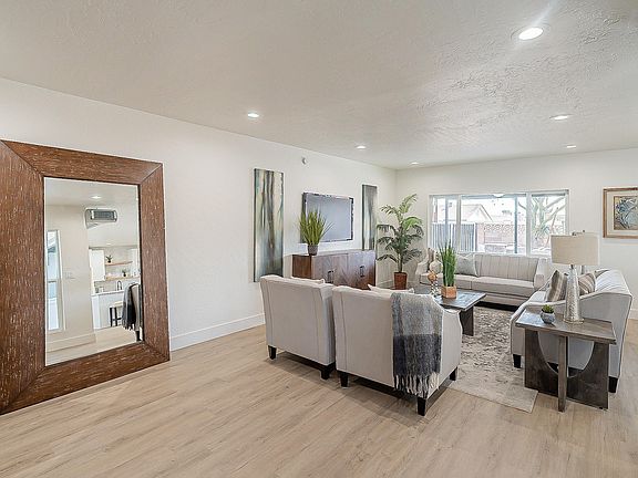 5th image of 6519 E Holly St