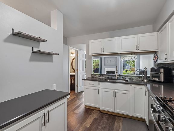 5th image of 343 Cane Garden Cir