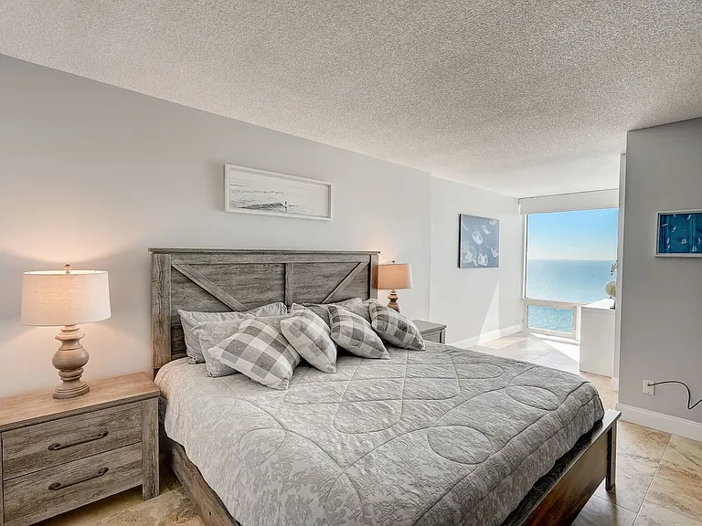 2425 Gulf Of Mexico Dr #14B — Photo 12