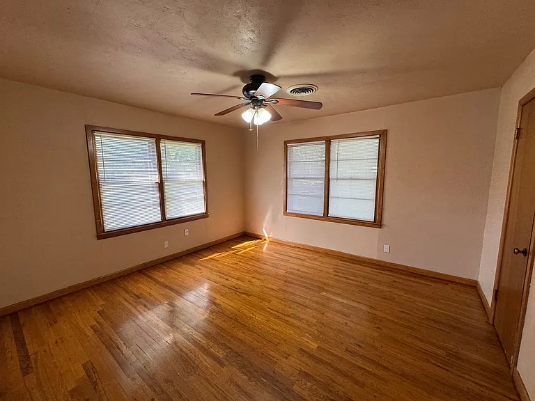 1005 N Willard Dr — Photo 7