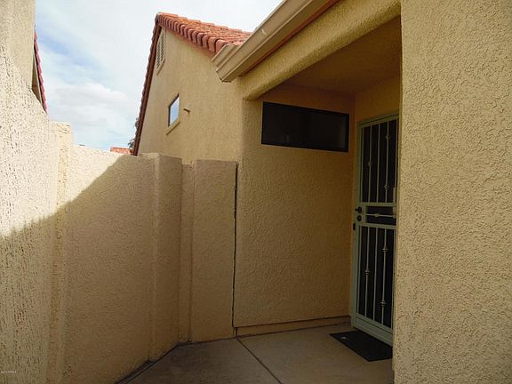 3rd image of 241 E Highcourte Ln