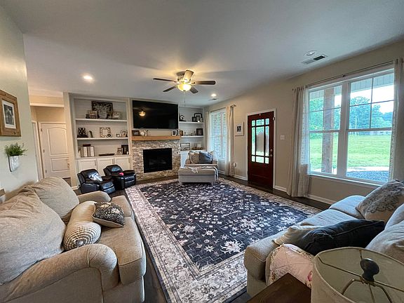 3rd image of 378 Holly Grove Rd