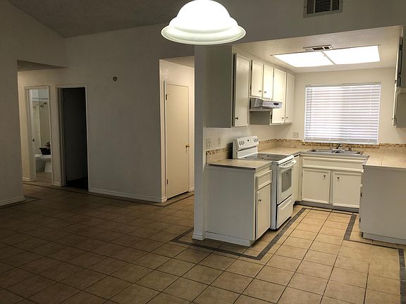 4th image of 3432 Charleston Ct