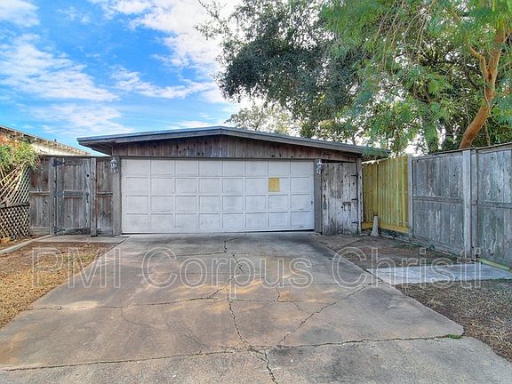 3rd image of 325 Paloma St
