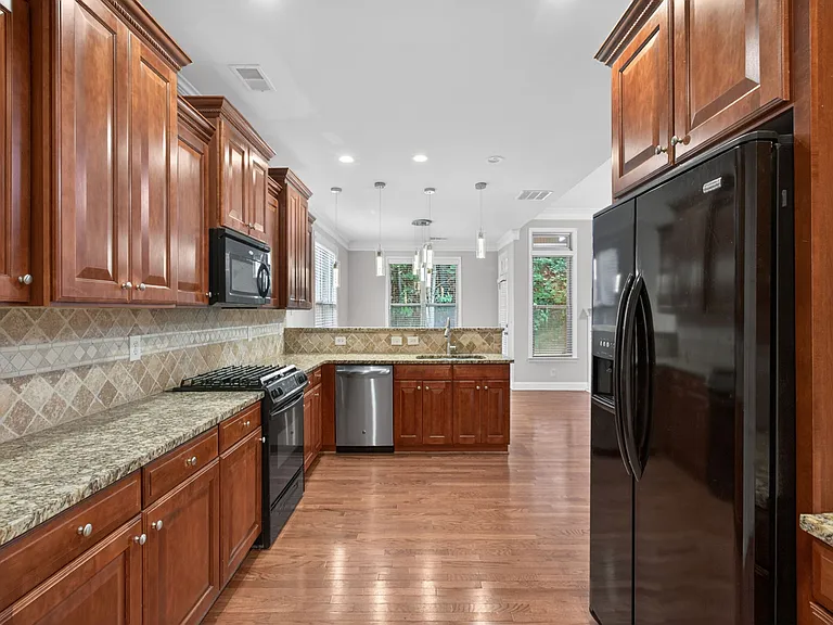 2935 Whitfield Ave — Photo 48