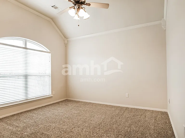 2401 S 10th St E — Photo 11