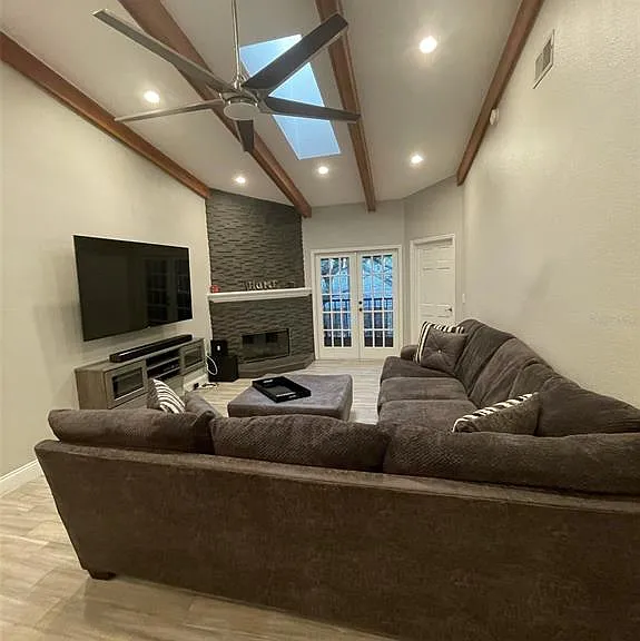 1450 Mahogany Ln — Photo 8