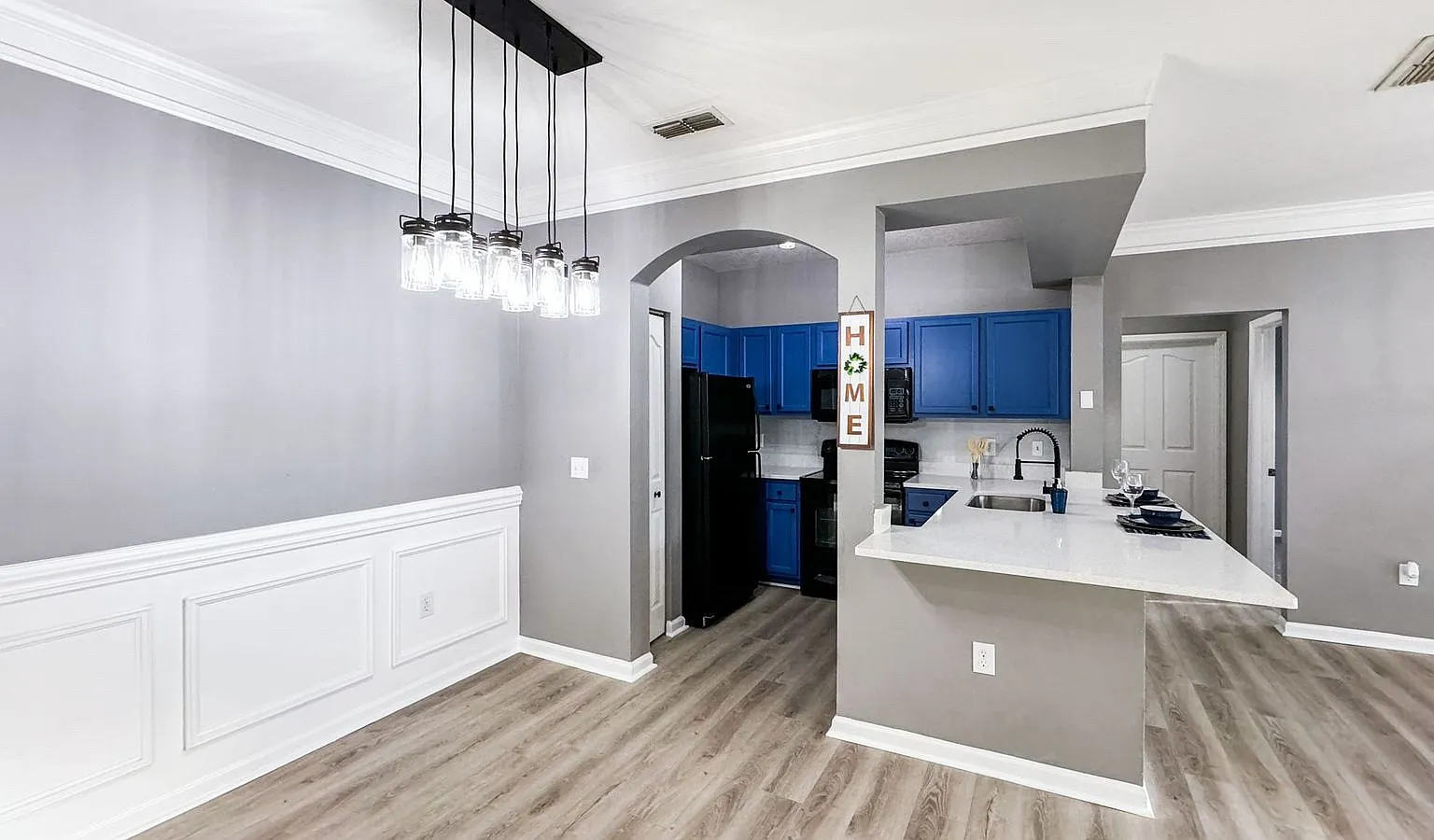 3 bed, 1136 sqft, $2,390 — Photo 4