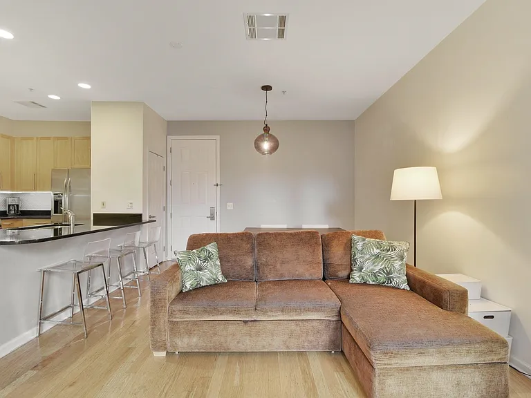 1300 Grand St #417 — Photo 6