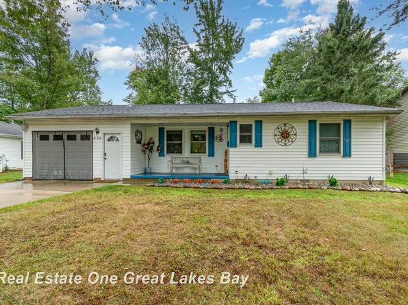 424 Lakewood Dr, East Tawas, MI 48730