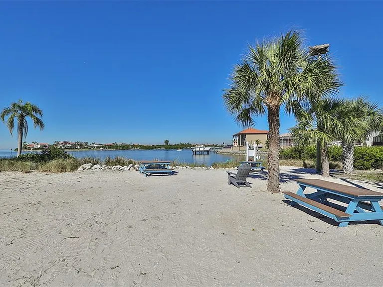 929 Symphony Isles Blvd — Photo 57