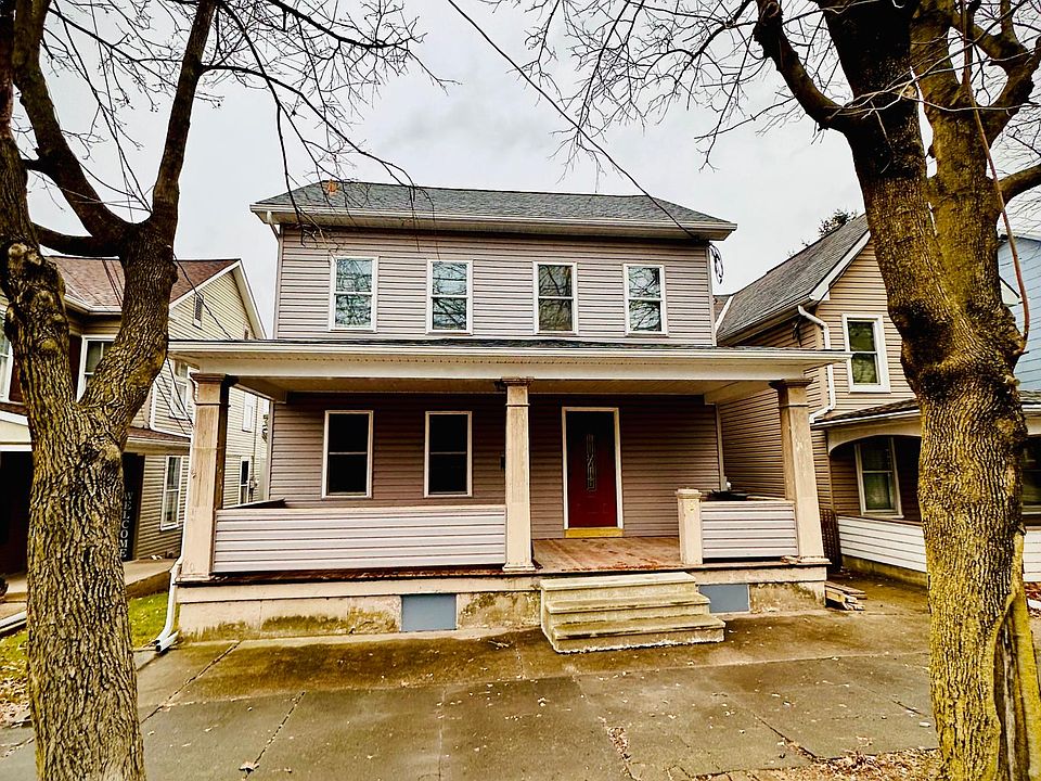 651 Broadway - Front of House