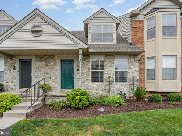 824 Cobblestone Ln, Lancaster, PA 17601